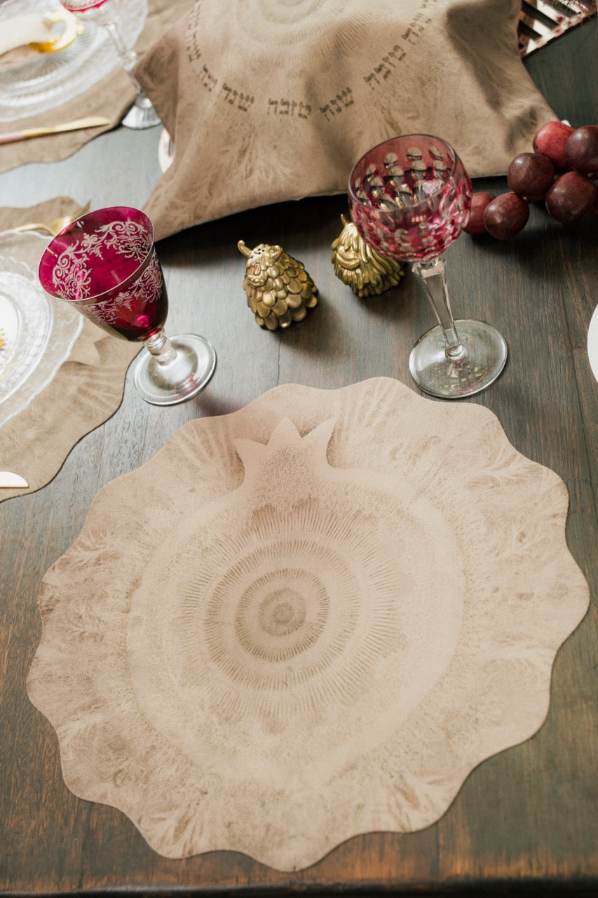 Placemats Set of 6 Feather Illusion